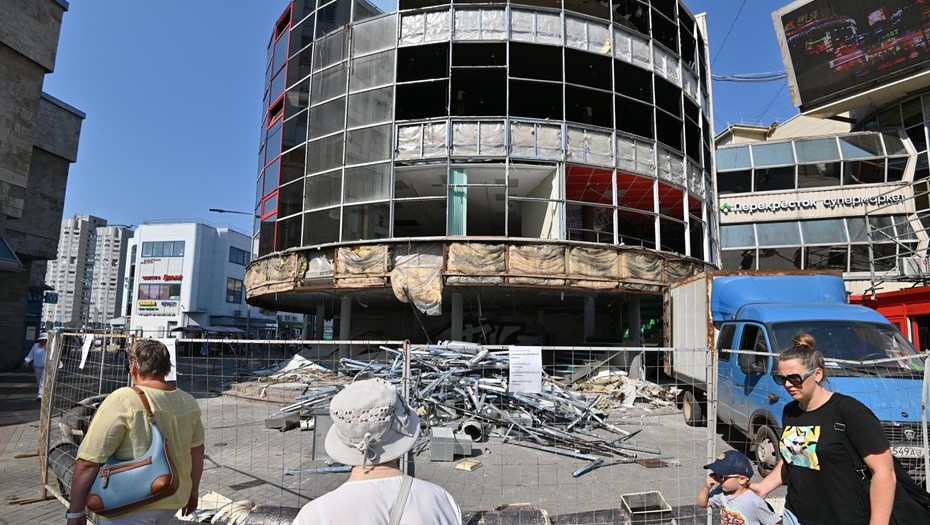 Снос ТЦ "Макси Сопот" у метро Приморская