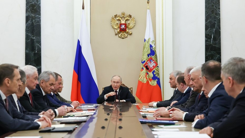 Владимир Путин провёл 20 февраля оперативное совещание с постоянными членами Совета Безопасности.