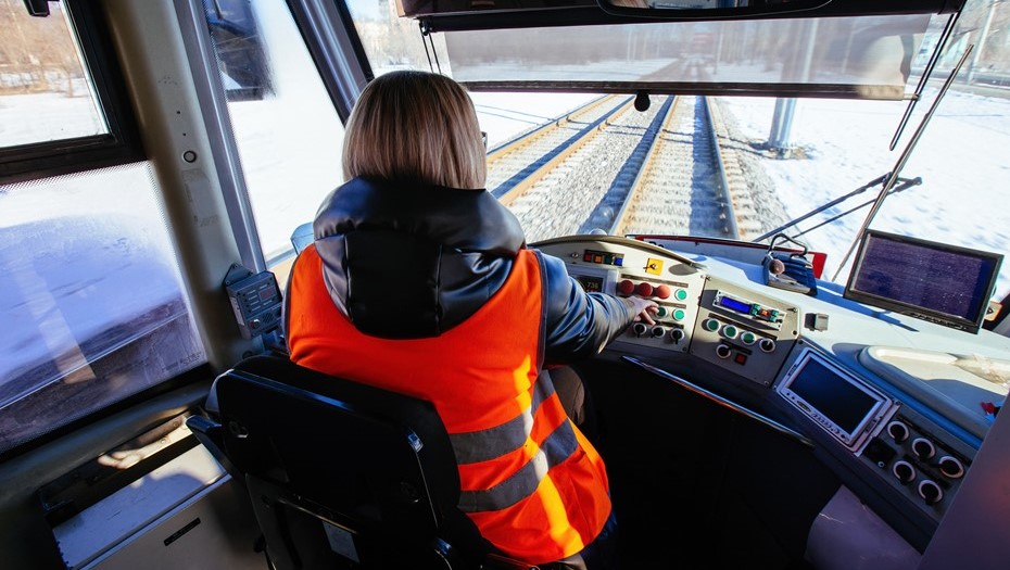 Трамваи стоят на светофорах - как все