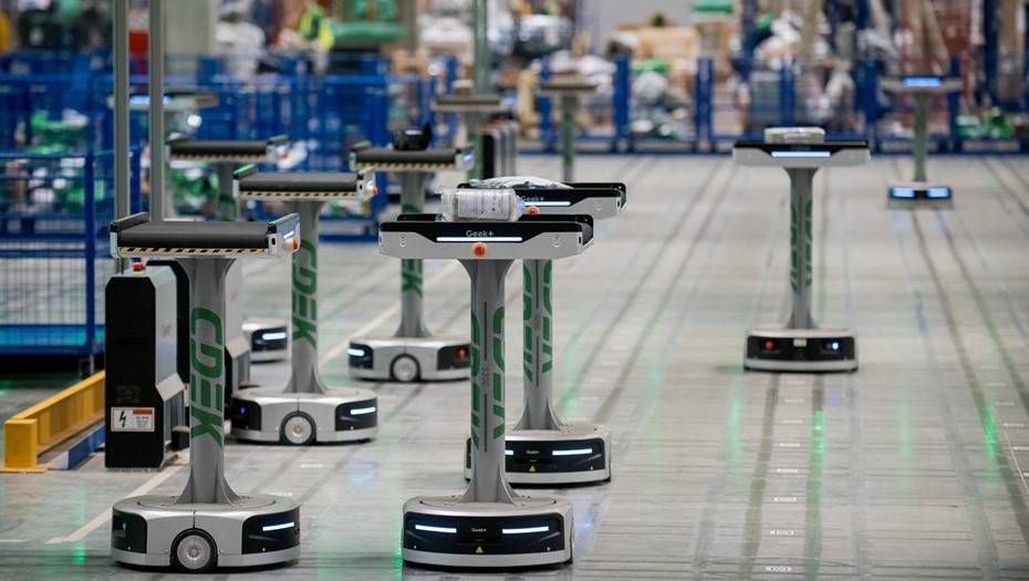 Роботы на сортировочном центре в Петербурге Роботы на сортировочном центре в Петербурге