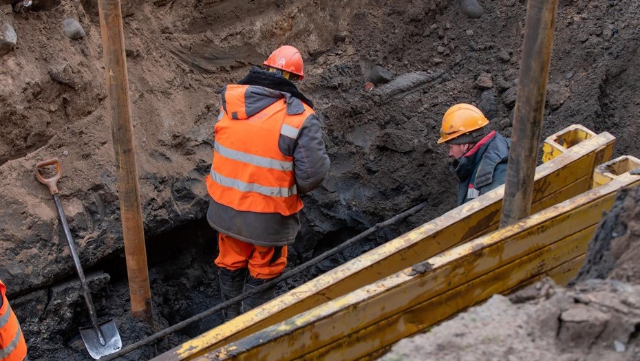 Ремонт трубопровода.