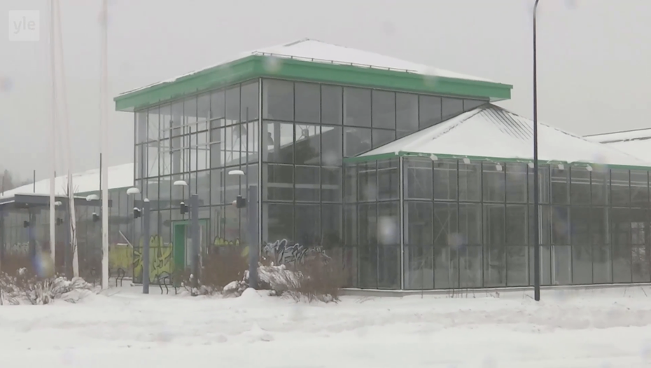Закрытый садовый центр Plantagen в Мюллюмяки, Финляндия. Снимок с видео.
