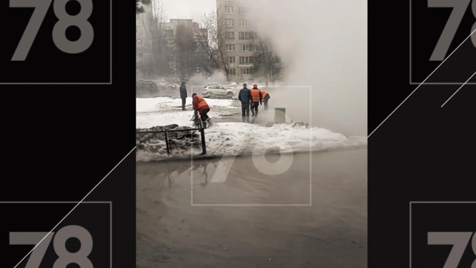 На Серебристом бульваре 1 марта прорвало трубу с кипятком На Серебристом бульваре 1 марта прорвало трубу с кипятком