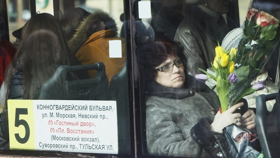 Россия, Санкт-Петербург. Подготовка к международному женскому дню 8 марта.