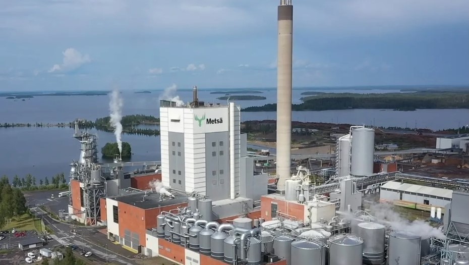 Целлюлозный завод в Йоутсено, Финляндия.