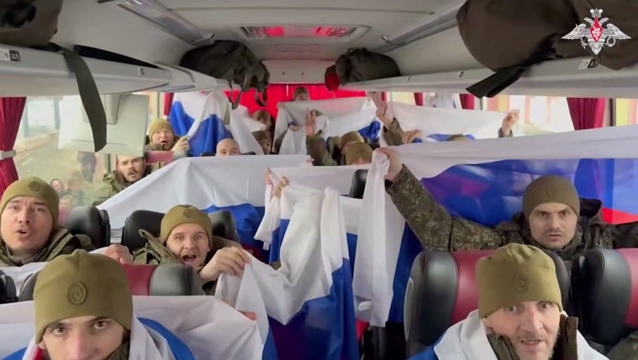 Возвращение российских военнослужащих из украинского плена.