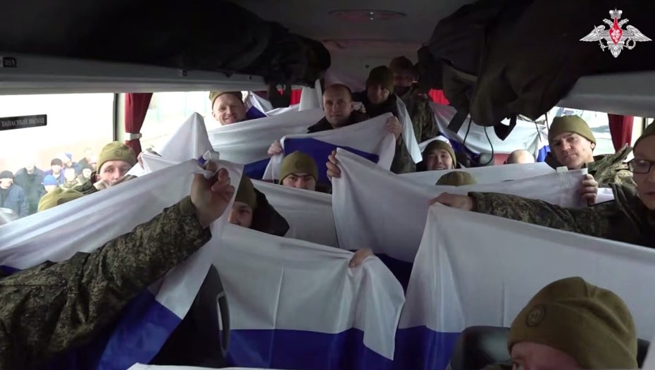 Возвращение из украинского плена российских военнослужащих.