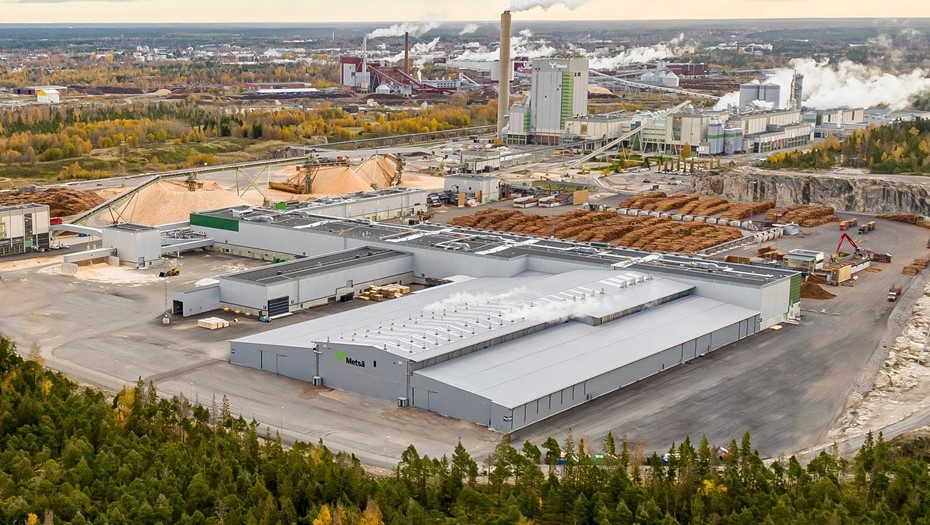 Лесопильный завод Metsa в Рауме, Финляндия.