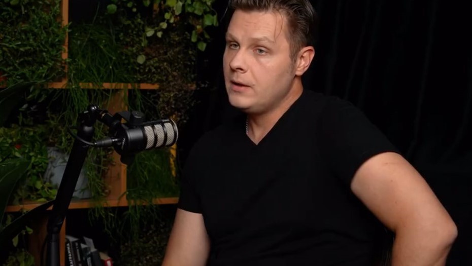 Актёр Сергей Шароватов рассказал о том, как потерял деньги на инвестициях в эко-отели