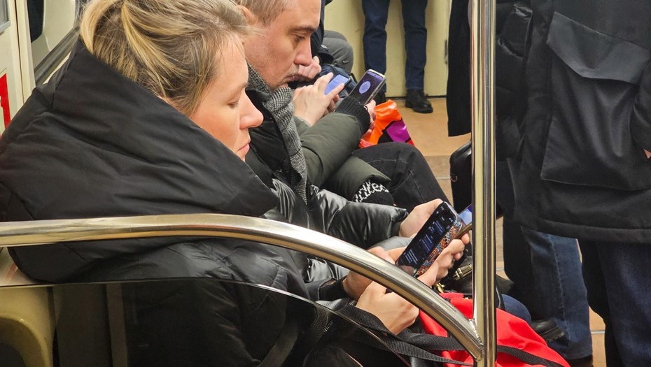 Жители Петербурга и Ленобласти жалуются на сбои мобильного интернета на фоне угрозы БПЛА