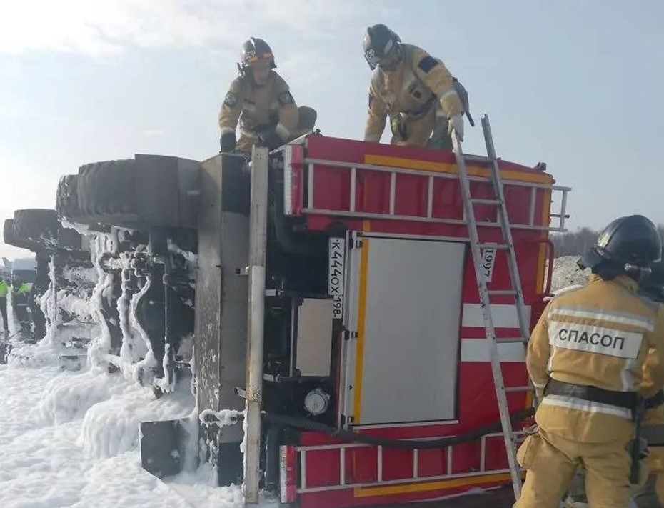 Пожарная машина опрокинулась в Пулково во время учений