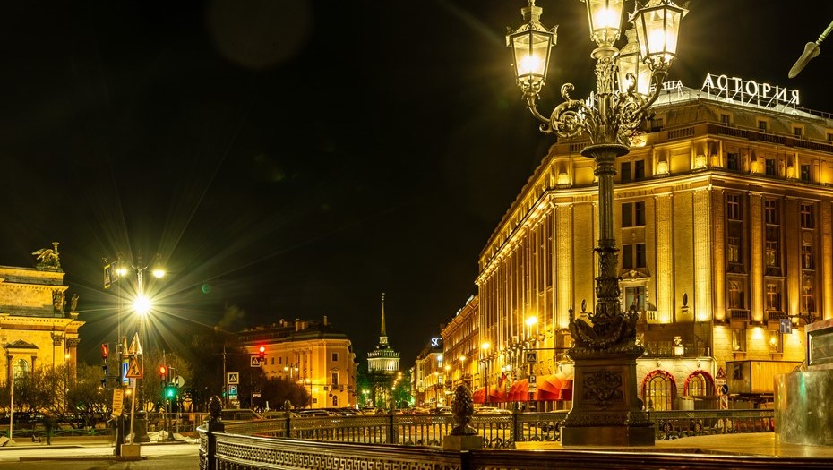 Провести праздник в шикарном отеле предпочитают и некоторые петербуржцы