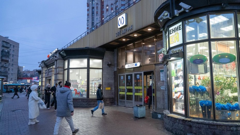 Вход на станцию метро "Звёздная" ограничат до лета из-за ремонтных работ