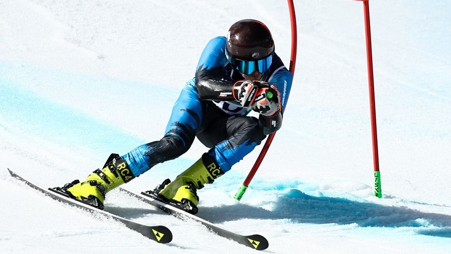 Италия. Кортина-д'Ампеццо. Паралимпиада-2026. Горные лыжи. Гигантский слалом. Мужчины. Алексей Бугаев (Россия) во время заезда. Италия. Кортина-д'Ампеццо. Паралимпиада-2026. Горные лыжи. Гигантский слалом. Мужчины. Алексей Бугаев (Россия) во время заезда.