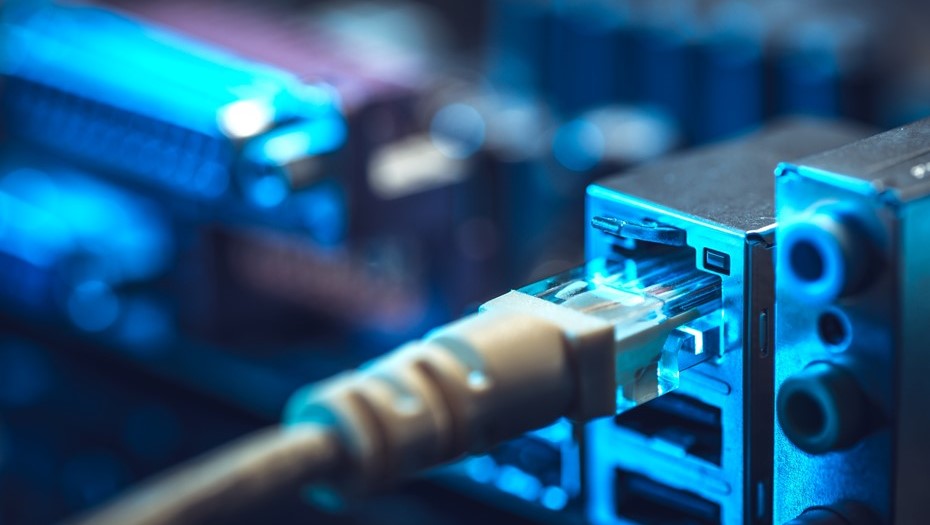 Провайдер "Дом.ру" начал замедлять интернет абонентам в Петербурге за избыточный трафик