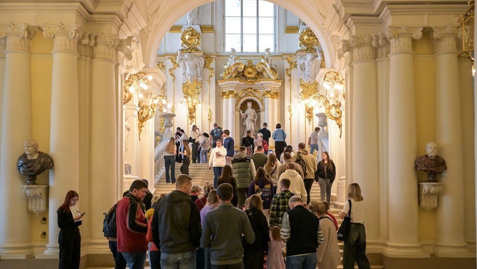 Государственный Эрмитаж посещает около 3,5 млн человек в год