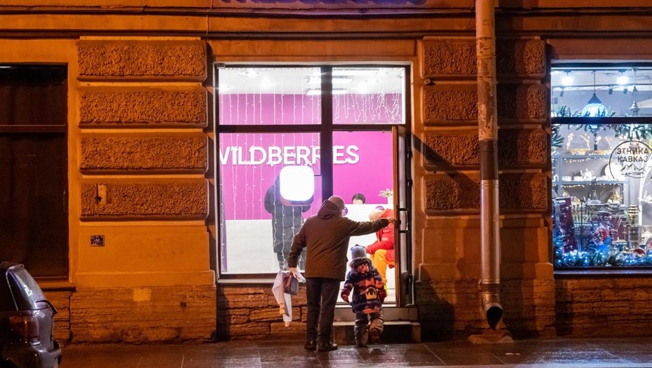 Зарплаты сотрудников ПВЗ в Петербурге выросли в феврале на 23%