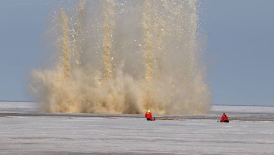Ледовзрывные работы в Ленинградской области.