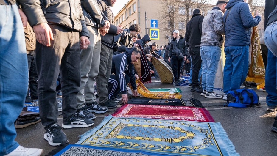 Общественный транспорт Петербурга изменит маршруты во время празднования Ураза-Байрама