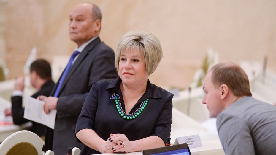 Депутат Марина Шишкина на заседании Законодательного собрания Петербурга. 