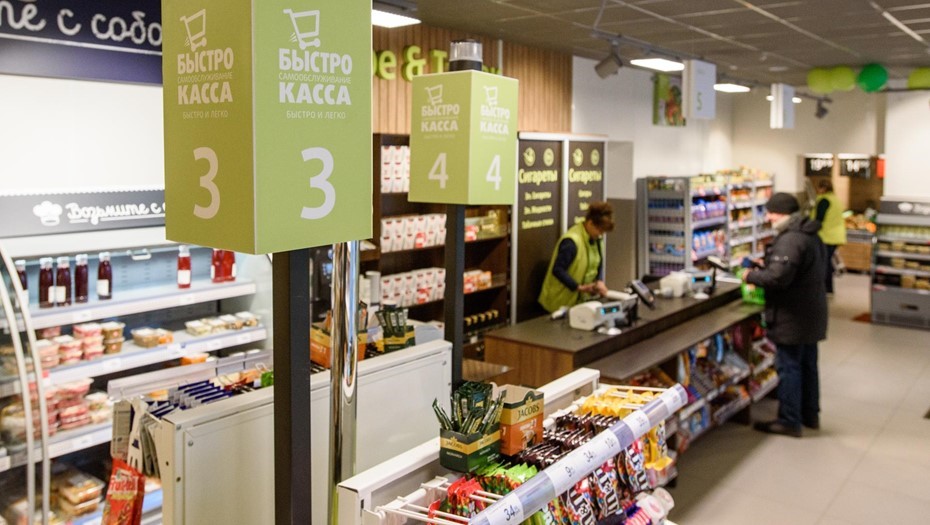 Новый сетевой продуктовый магазин открылся в Петербурге.