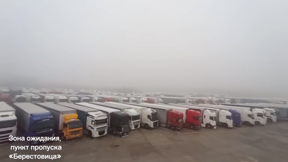 Литовские фуры, застрявшие в Белоруссии.