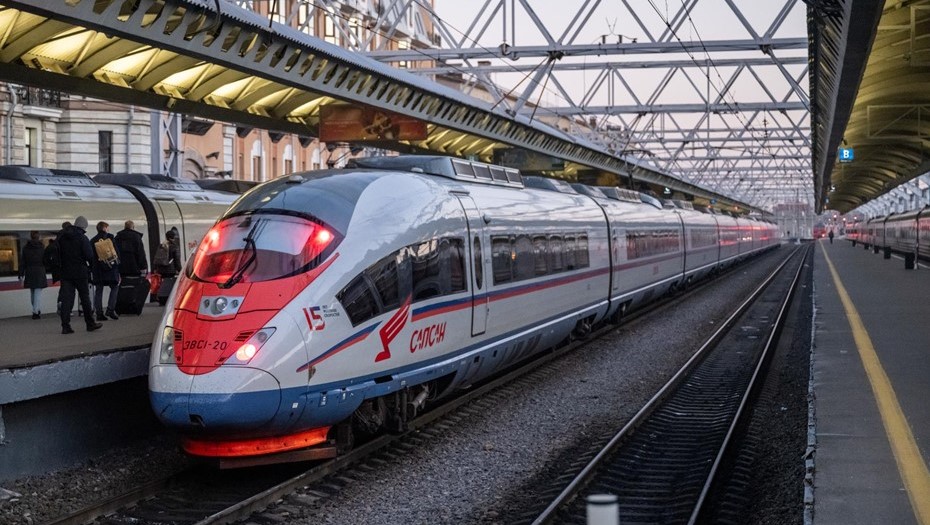 На фоне ограничений в аэропортах РЖД назначили дополнительные "Сапсаны" Петербург - Москва