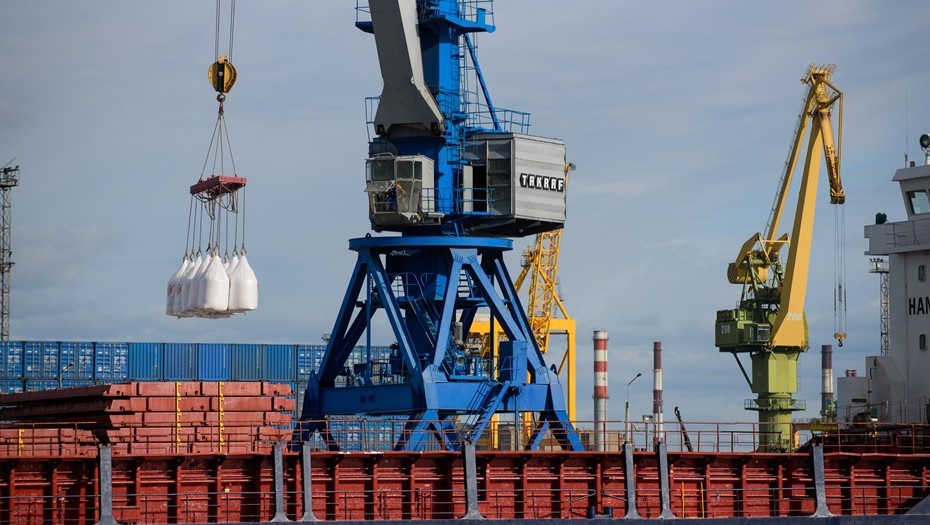 Перевалка удобрений.