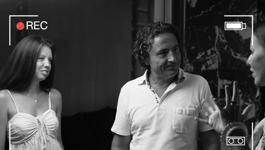 Основатель сети "Связной", экс-миллиардер Максим Ноготков (центру) во время интервью телеведущей Ксении Собчак (справа) март 2026 года.