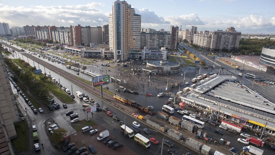 Район станции метро Большевиков.