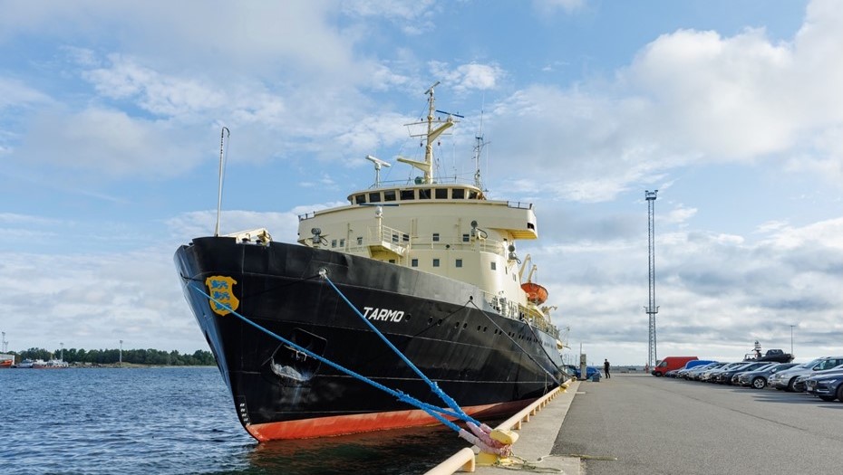 Ледокол Tarmo.
