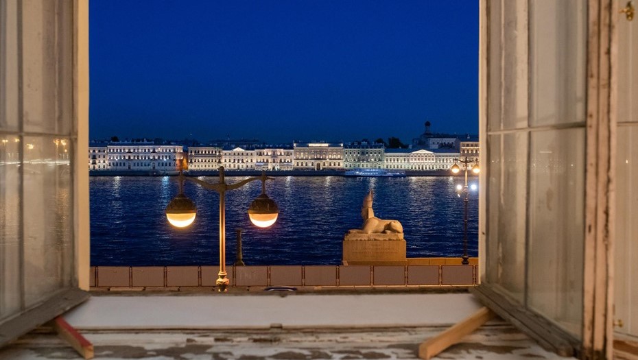 Вид на Неву из окна Академии художеств.