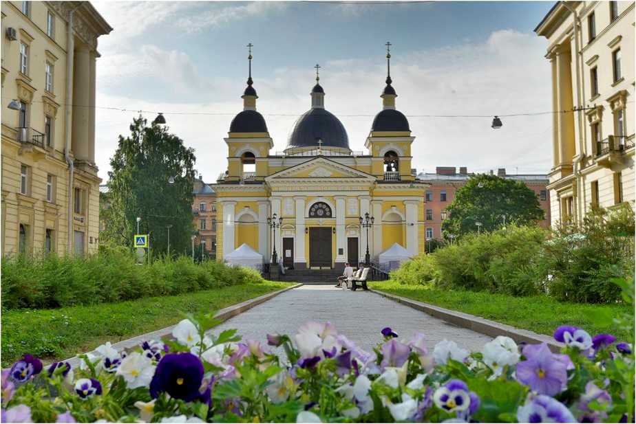 воссозданный храм Рождества Христова на 6-й Советской улице в Центральном районе (автор фото: Дмитрий Песочинский)
