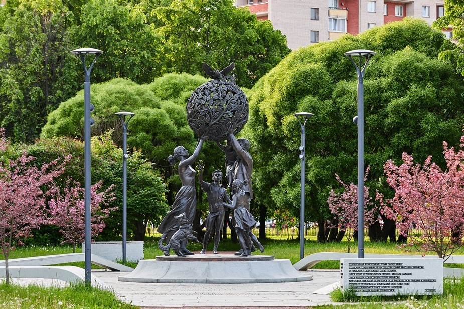 скульптурная композиция "Семья - залог мира" (автор фото: Алексей Соколов)