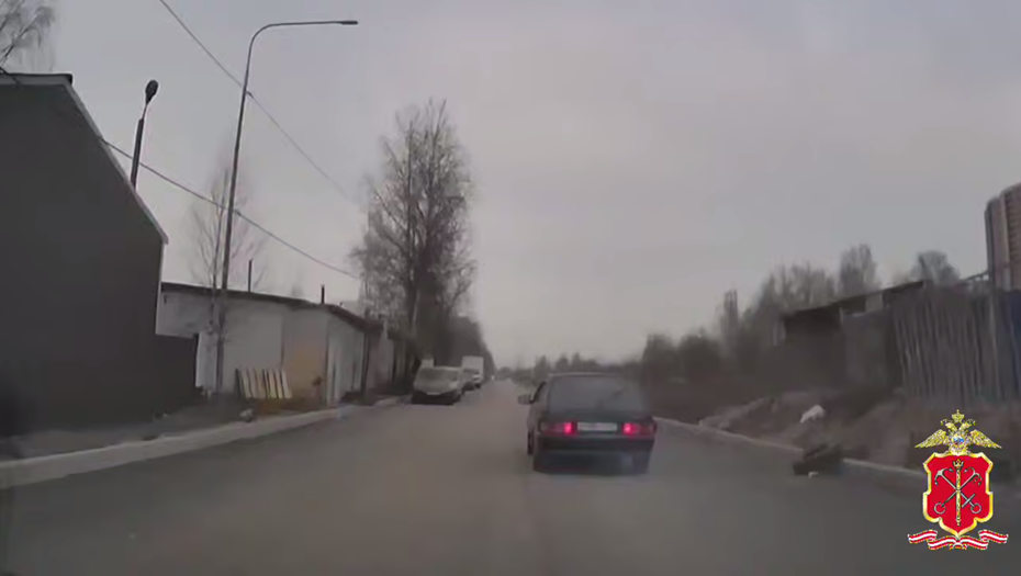 Водитель угнанной LADA устроил погоню и попытался сбежать от полиции в Петербурге