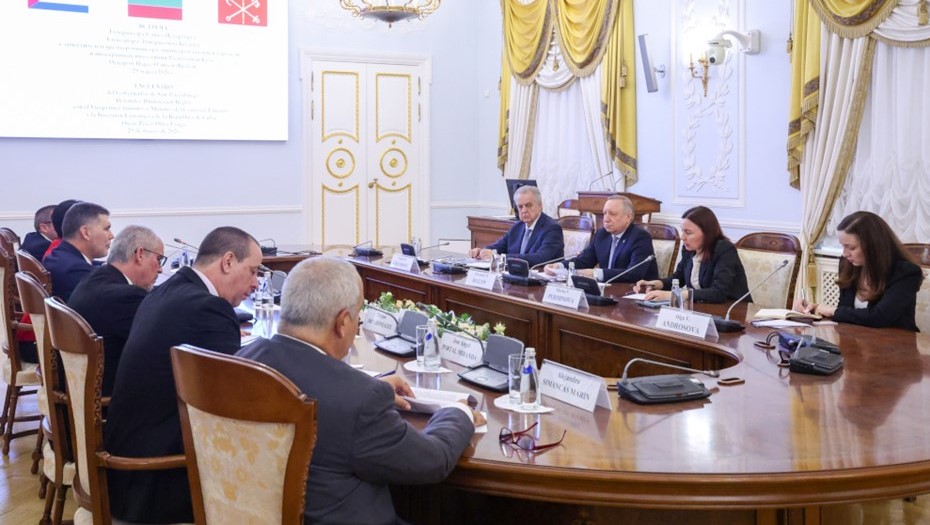 Губернатор Александр Беглов встретился в Смольном с заместителем премьер-министра, министром внешней торговли и иностранных инвестиций Республики Куба Оскаром Перес-Оливой Фрагой.