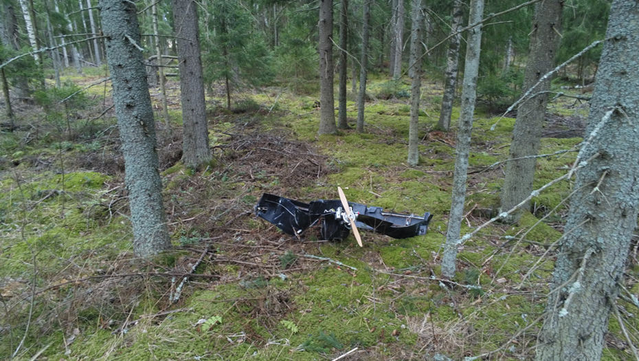 БПЛА, упавший в лесу к северу от Коуволы в Финляндии 29 марта 2026 года.