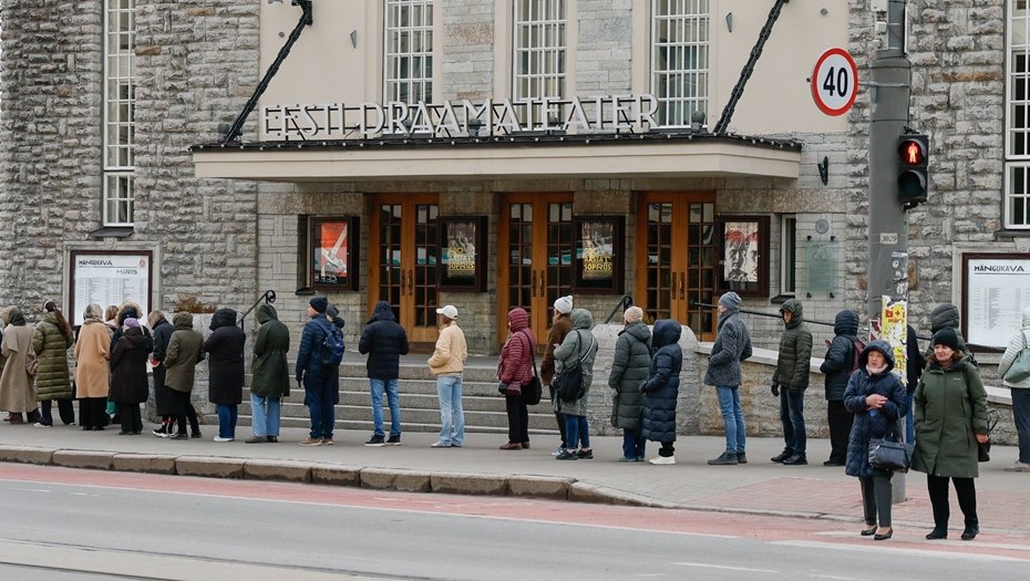Очередь у Эстонского драматического театра. Таллин, Эстония, 30 марта 2026 года. Очередь у Эстонского драматического театра. Таллин, Эстония, 30 марта 2026 года.