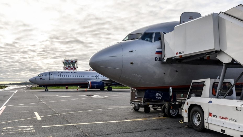 Стоянка самолетов в аэропорту Пулково.
