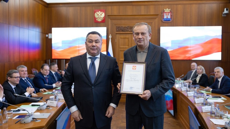 Заседание совета при полномочном представителе президента РФ в СЗФО, губернатор Ленобласти Александр Дрозденко (справа) 