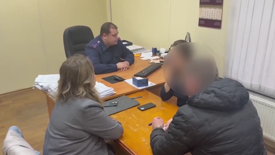 В Петербурге за взятки задержали начальника районного отдела МВД по вопросам миграции