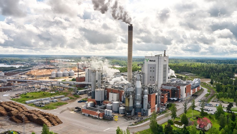 Целлюлозный завод в Йоутсено, Финляндия.