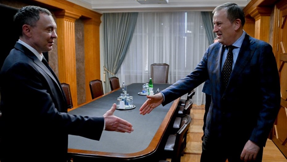 Губернатор Ленобласти Александр Дрозденко на встрече с гендиректором "Портового Альянса" Михаилом Кузнецовым