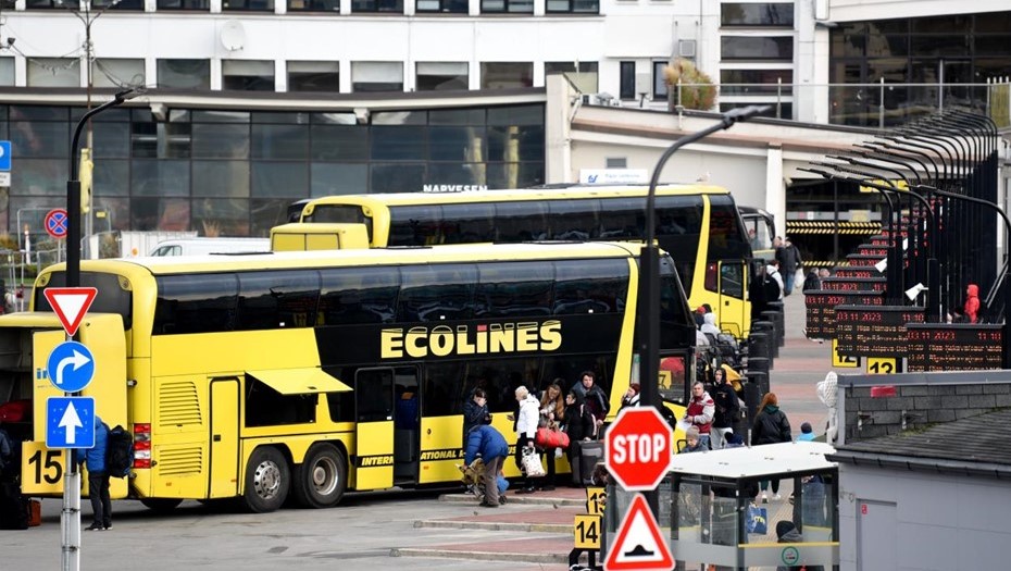 Автобусы Ecolines на автовокзале в Риге. Латвия.