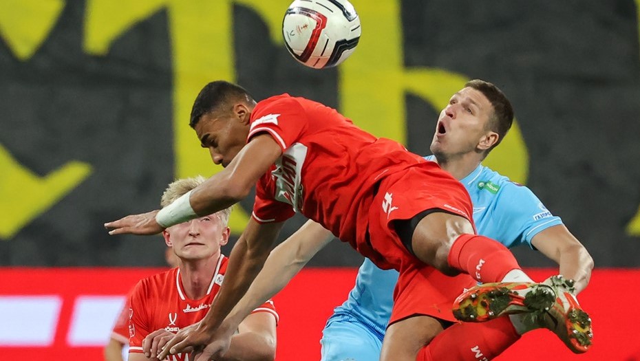 Петербург, Стадион Газпром Арена. Кубок России по футболу. Александер Джику (Спартак) (на первом плане) во время матча. Петербург, Стадион Газпром Арена. Кубок России по футболу. Александер Джику (Спартак) (на первом плане) во время матча.