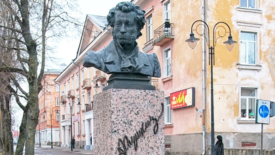 Памятник Александру Пушкину. Нарва, Эстония. Памятник Александру Пушкину. Нарва, Эстония.