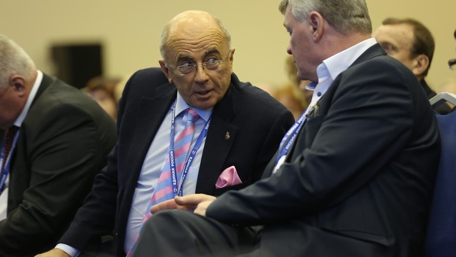 Ректор Санкт-Петербургского гуманитарного университета профсоюзов Александр Запесоцкий (слева)