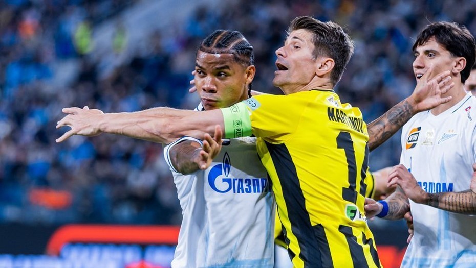 Капитан "Кайрата" Мартынович рассказал, как команда добиралась 25 часов на матч с "Зенитом"