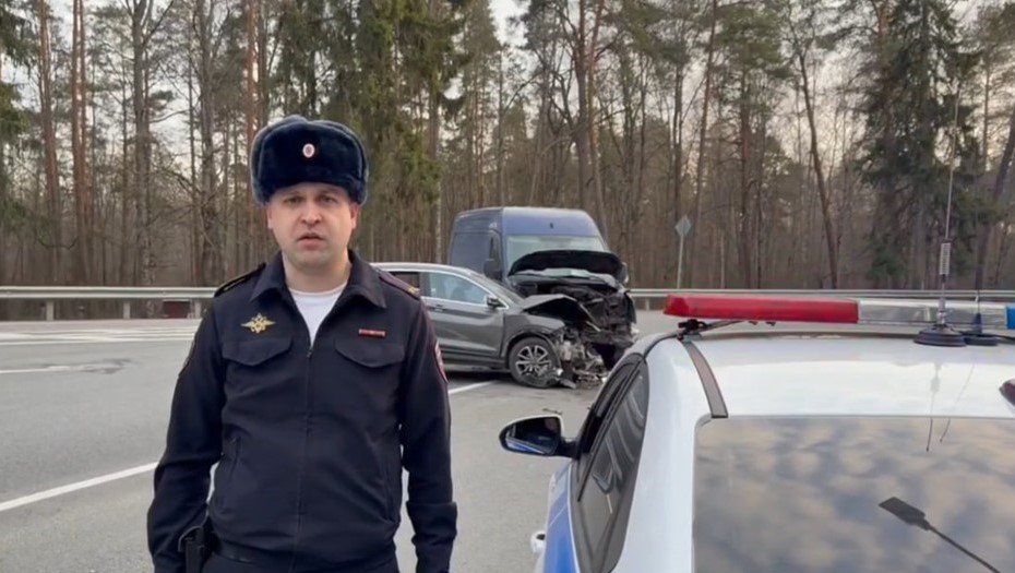 Столкновение микроавтобуса и кроссовера в Зеленогорске Столкновение микроавтобуса и кроссовера в Зеленогорске