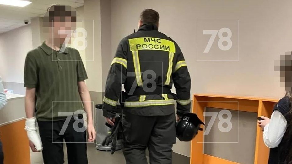 Нападение с петардой на школьницу в Петербурге.